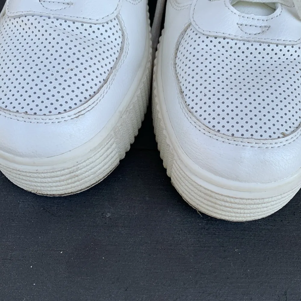 AEO White High Top Platform Sneakers Size 8 - Image 5