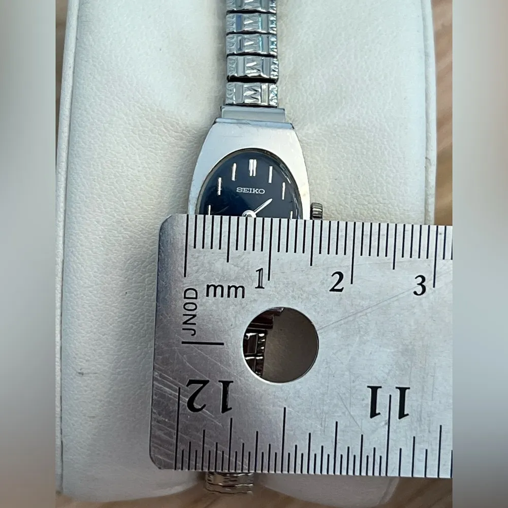 Seiko Ladies Watch Rare Vintage Stainless Stretch Bracelet Oval Black Dial - Image 11