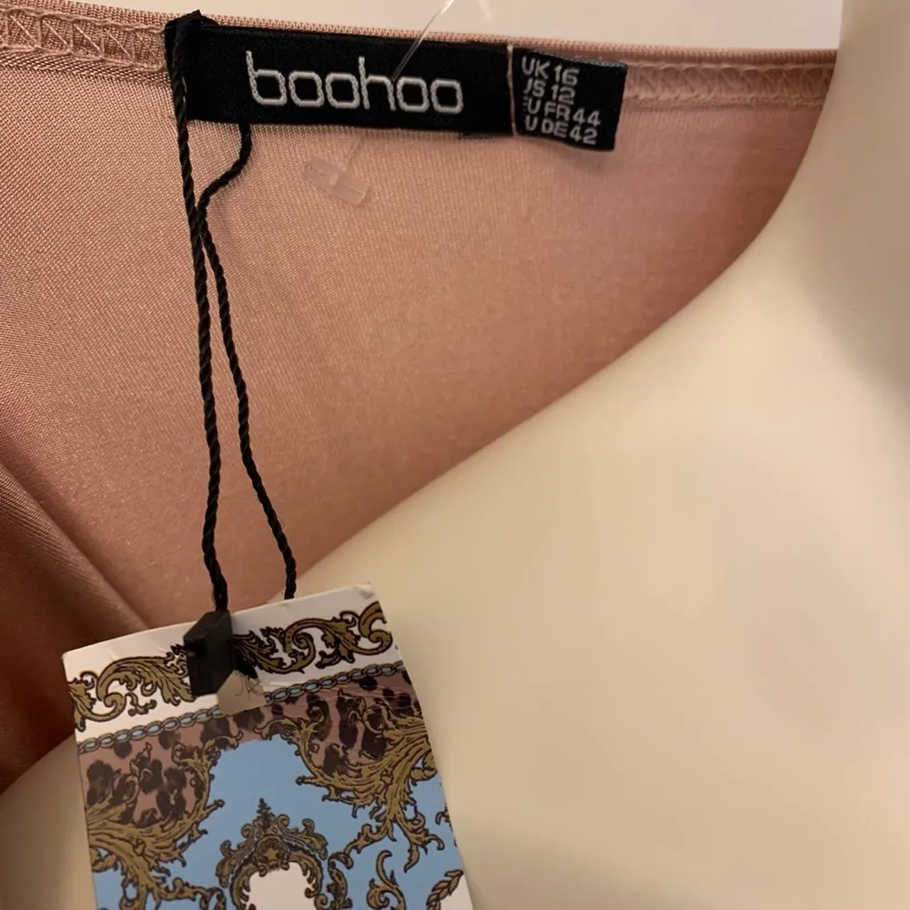 Boohoo Plunged Front Twist Dress - Image 3