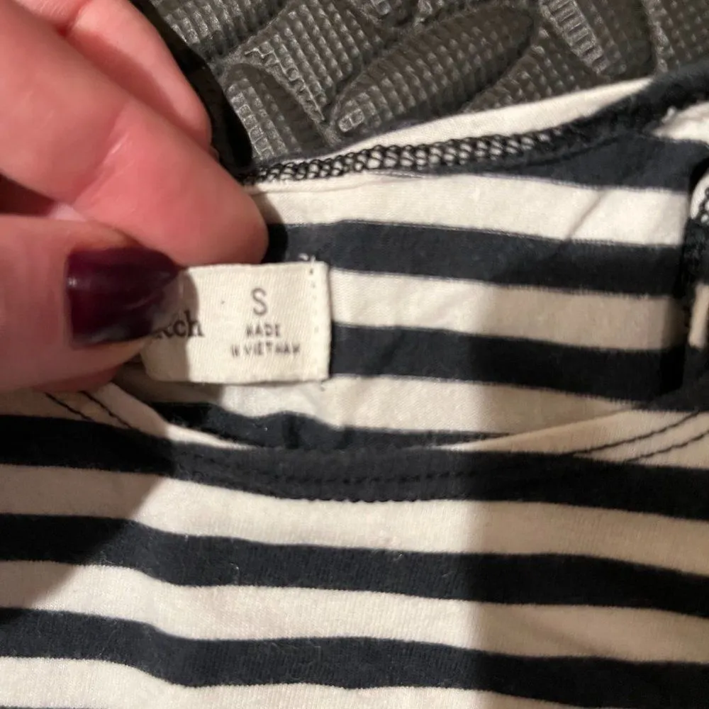 abercrombie and fitch high neck crop top size S - Image 3