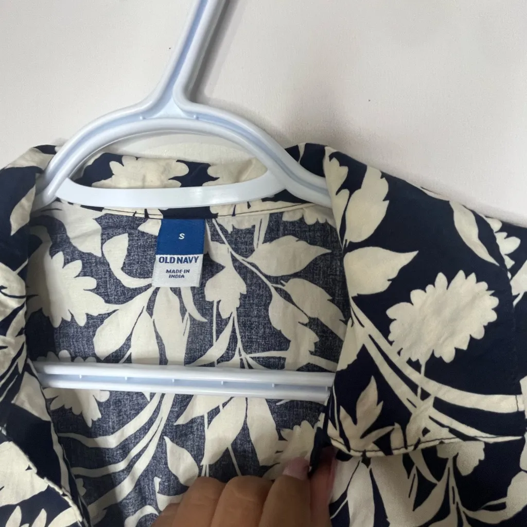 Old Navy Black and White Floral Midi Dress - Image 10