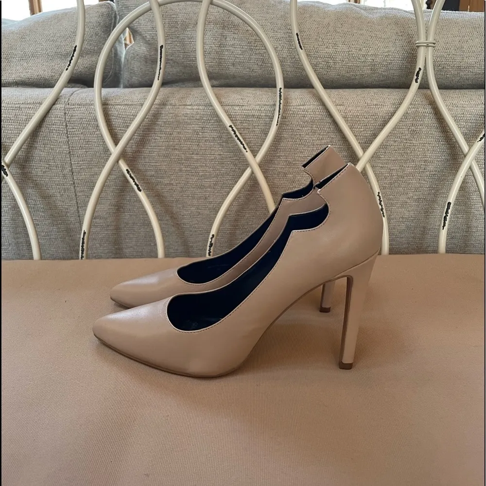 Rebecca Minkoff Hailey Leather Dress Pump‎ in Taupe Size 7 - Image 2