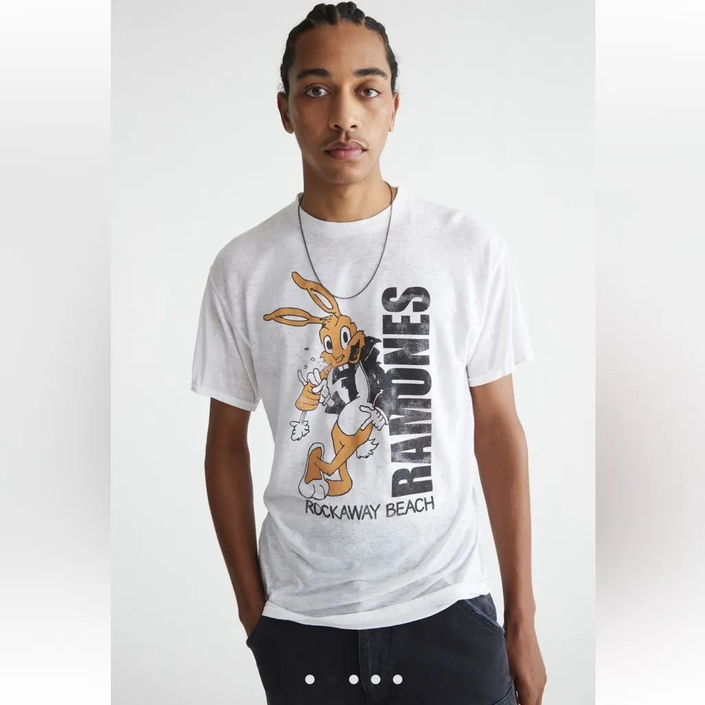 Ramones Rockaway Beach shirt Size Small - Image 3