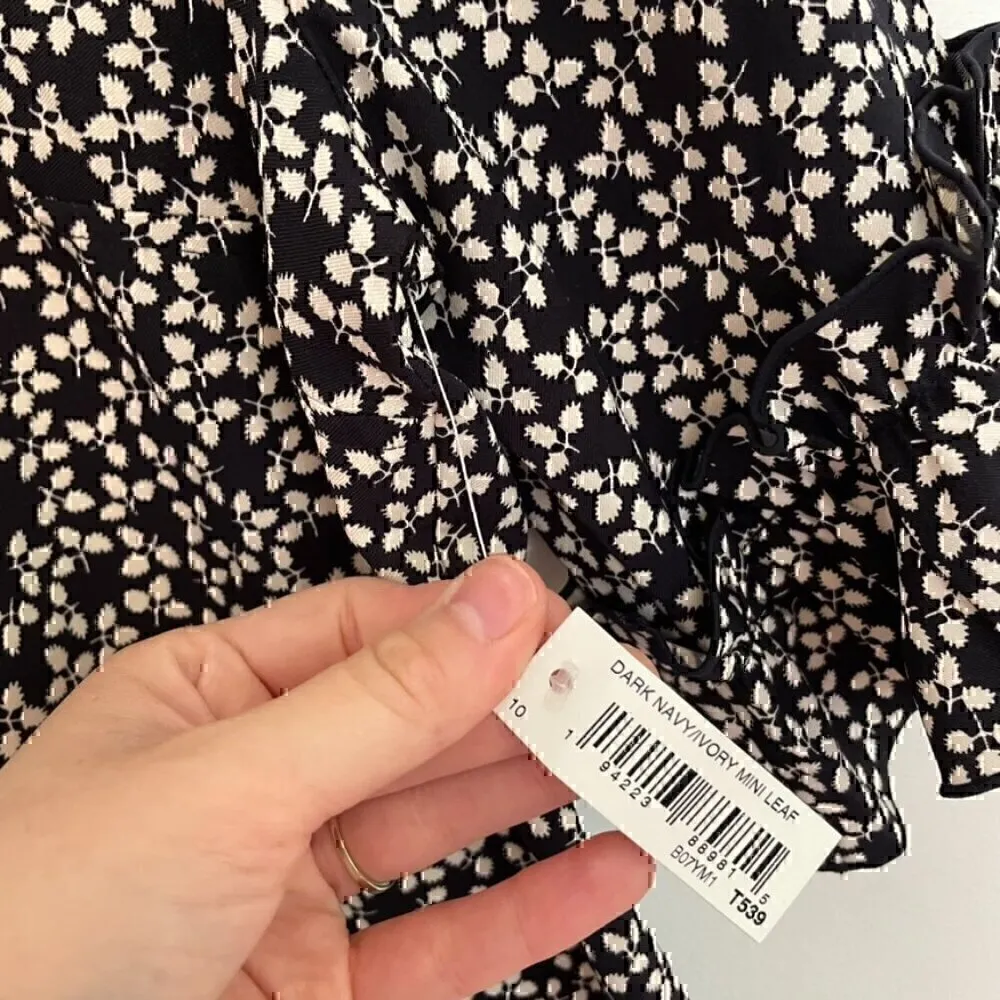 NEW NWT LARK & RO Gathered Half Sleeve V - Image 5