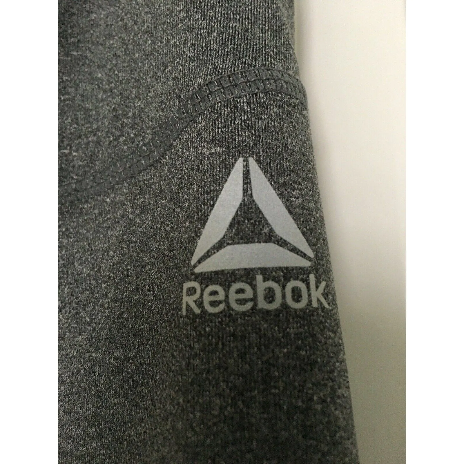 Reebok Women's Capri Leggings Yoga Running Workout Size Medium Dark Gray Black - Image 4