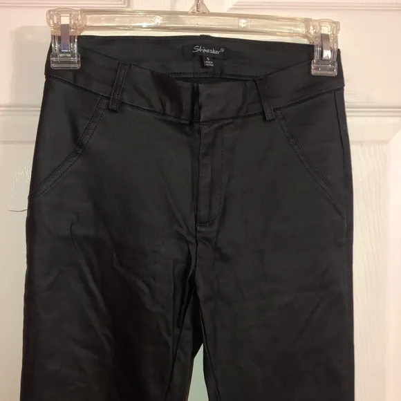 🌸 Black Tight Faux Leather Pants - Image 2
