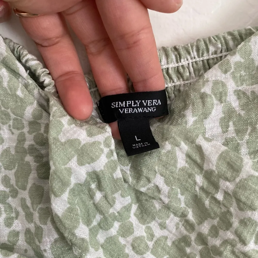 Vera Wang Light Green and White Tank Top - Image 3