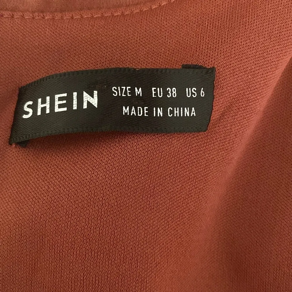 SHEIN| Mauve Short Sleeve Long Ballgown with Gold Embellishment on Shoulder - Image 5