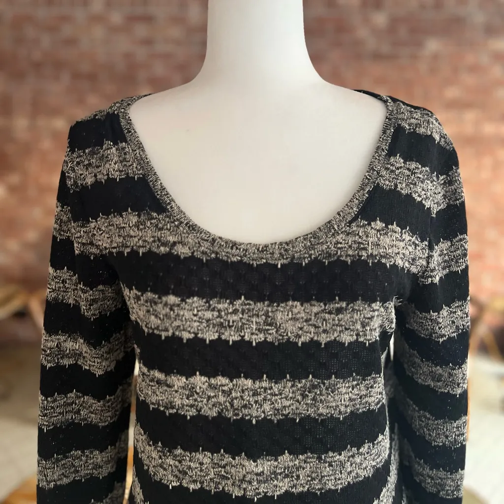 Xhilaration Top Crochet Knit Black Striped High Low Lightweight M Casual - Image 4