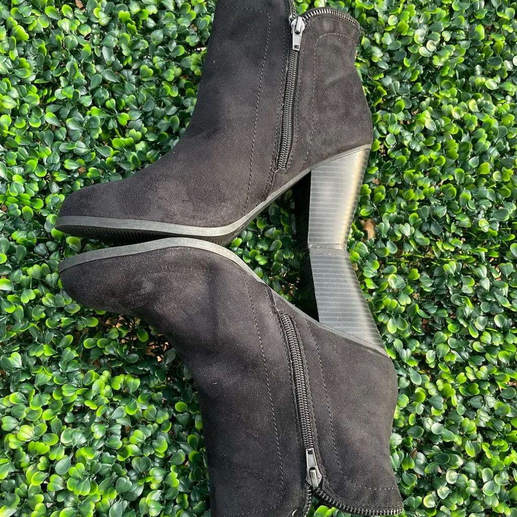 Dolce by Mojo Moxy Black Ankle Booties Size 9 - Image 2