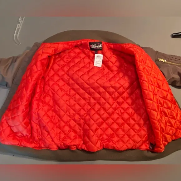 BSweet Olive Bomber Style Jacket‎ with Orange Quilted interior size Large, NWT Green - Image 8