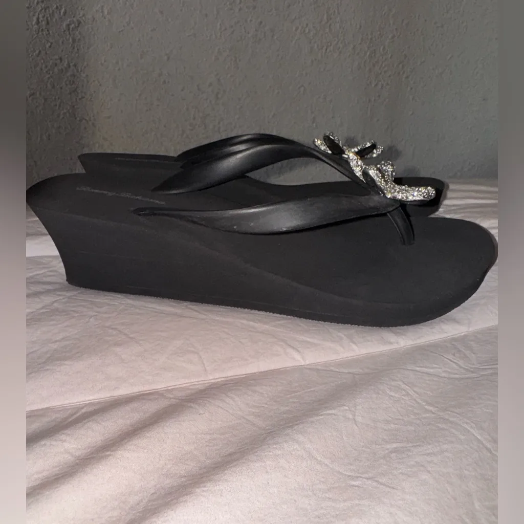 Tommy Bahama  Black Sandals with Sparkling Starfish NWOT - Image 3