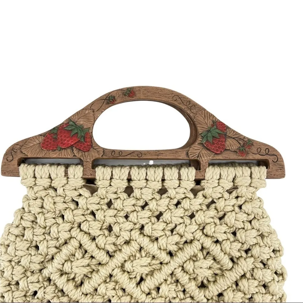 VINTAGE 70’s Macramé Boho Strawberry Handle Cream Woven Clutch Boho - Image 6