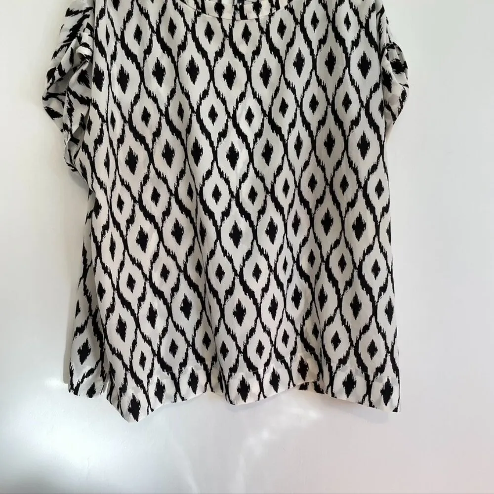 VIOLET CLAIRE Plus Size White ish Black Ikat Boho Short Dolman Sleeve Blouse Top - Image 4