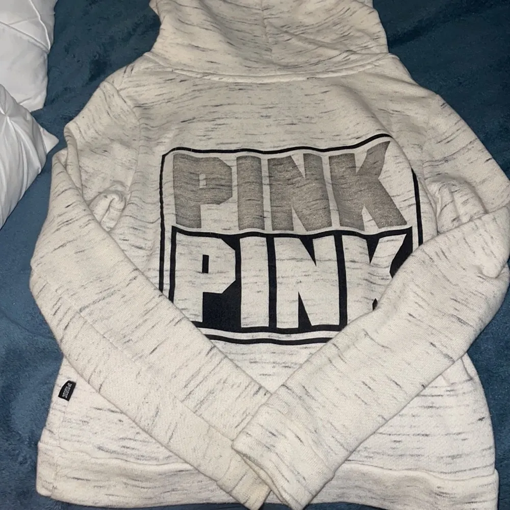 Pink VS hoodie - Image 4
