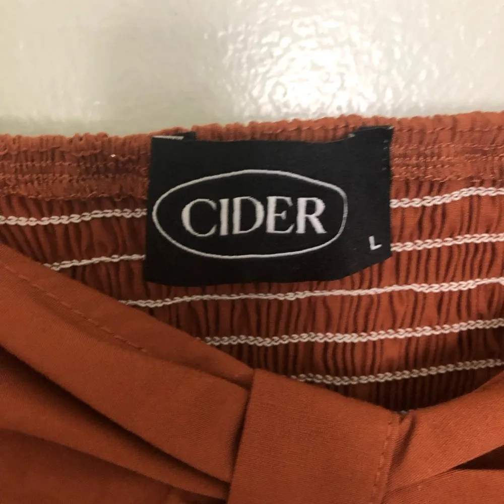 Cider BOW FRONT CROP TOP Rust Large - Image 3