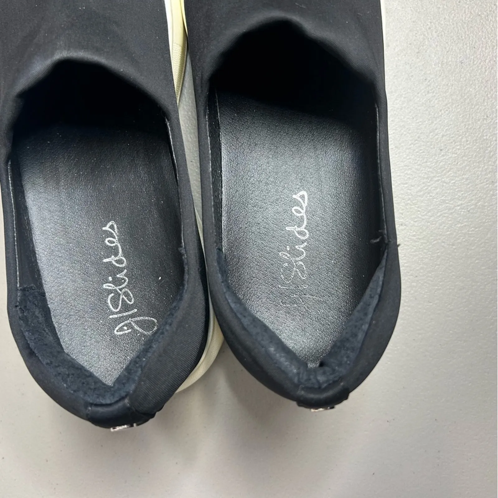 J Slides Slip On Black Shoe Platform Comfort Slides White Soles Womens Size 8 - Image 3