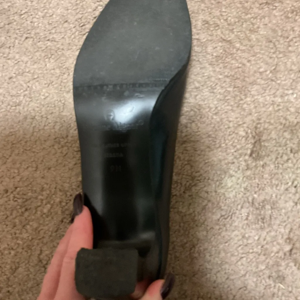 Etienne Aigner Black Leather/Patent Leather Strada Pump Size 9M - Image 5