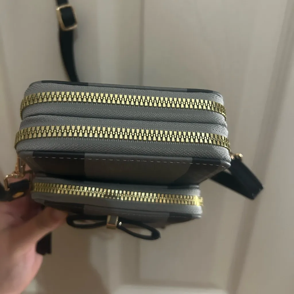3 Pocket Gray and Black Crossbody Bag with Gold Bow/Zipper - Image 5