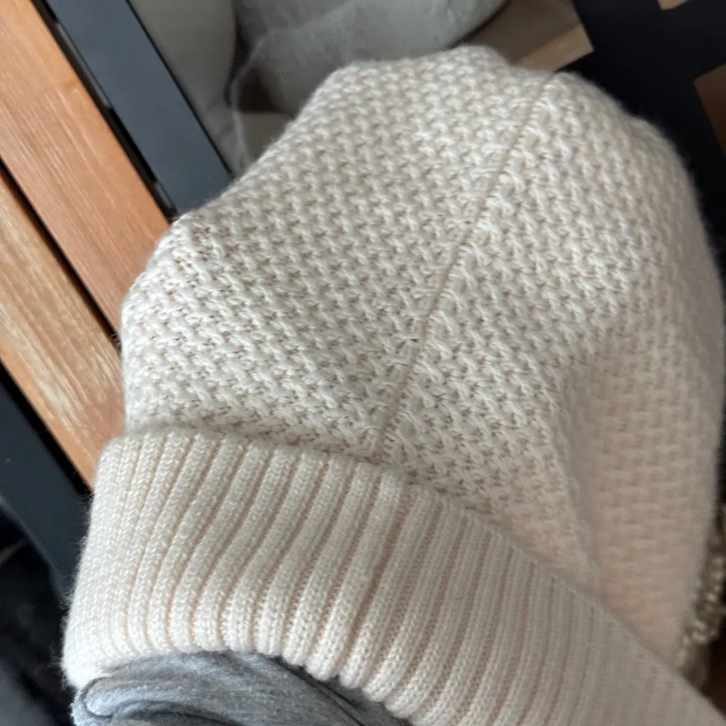 ALO cool skies beanie hat winter logo knit wool ivory foldover skiing winter - Image 4