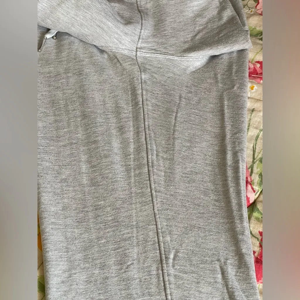 Lululemon Scuba High-Rise Jogger gray 
*Fleece 28"SZ 4 Womens - Image 5