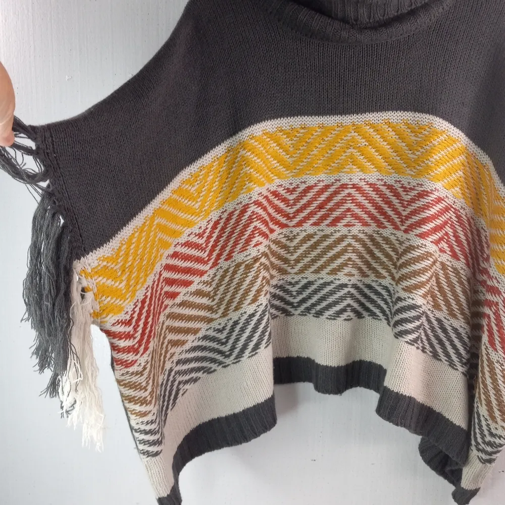 LeModa OS Striped Poncho Shawl w Arms Red Size L - Image 5