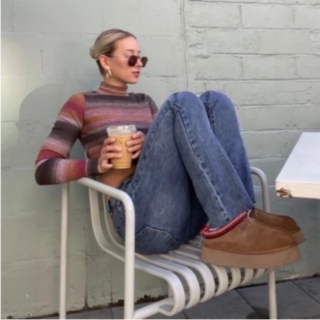 UGG Tazz Platform Slippers Chestnut - Image 2