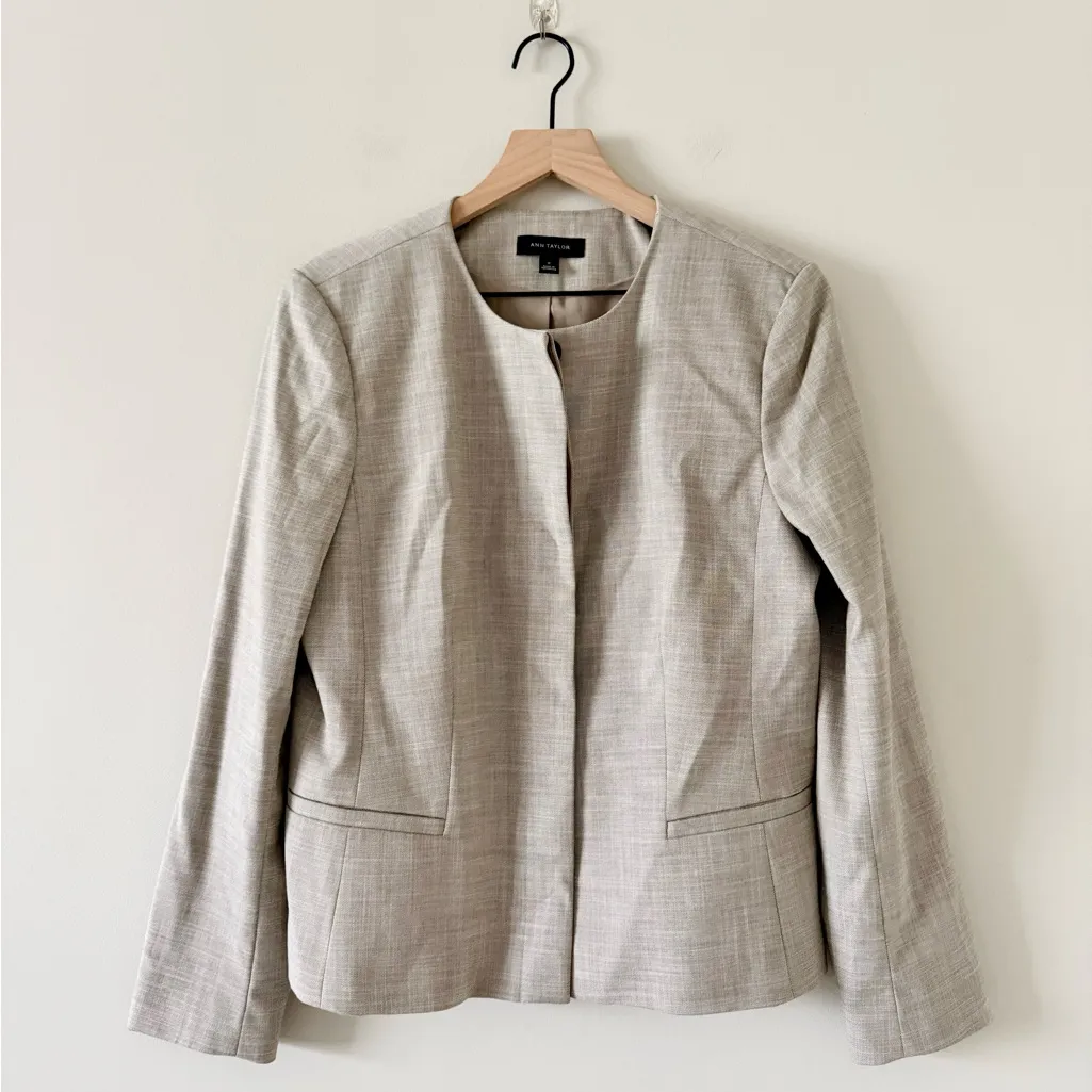 Ann Taylor Collarless Blazer with Hidden Button in Crosshatch Beige Size 12 - Image 2