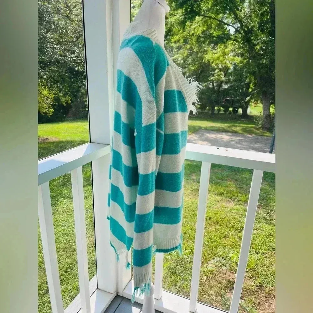 Andree by unit turquoise and white distressed sweater size large - Image 4
