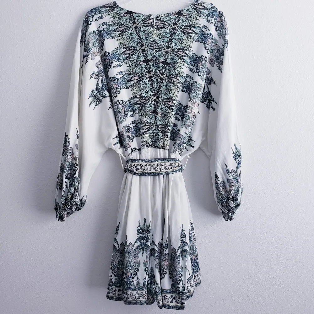 Venus Medallion Bubble Sleeve V-Neckline Romper - Image 8