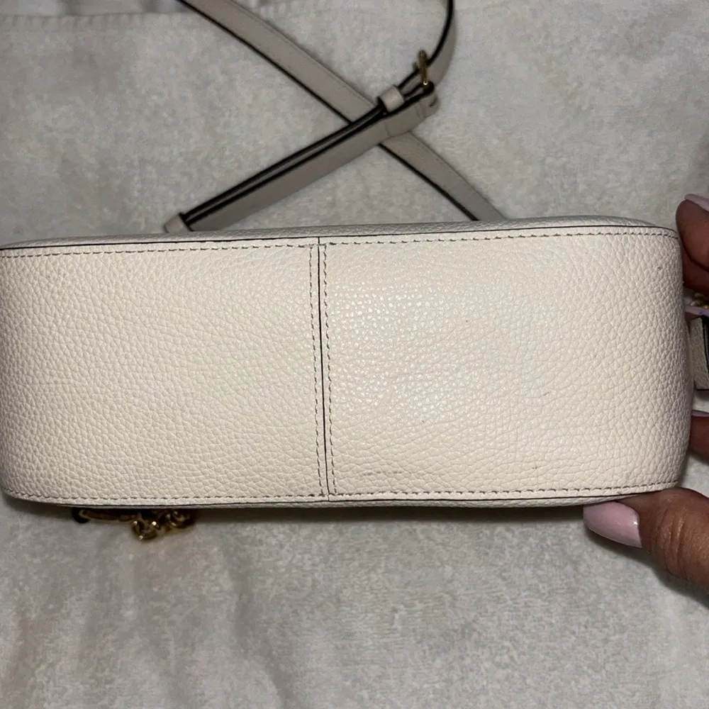 CROSSBODY LEATHER IS OFF WHITE/BONE COLOR GOLD HARDWARE ZIP CLOSURE ON TOP - Image 7