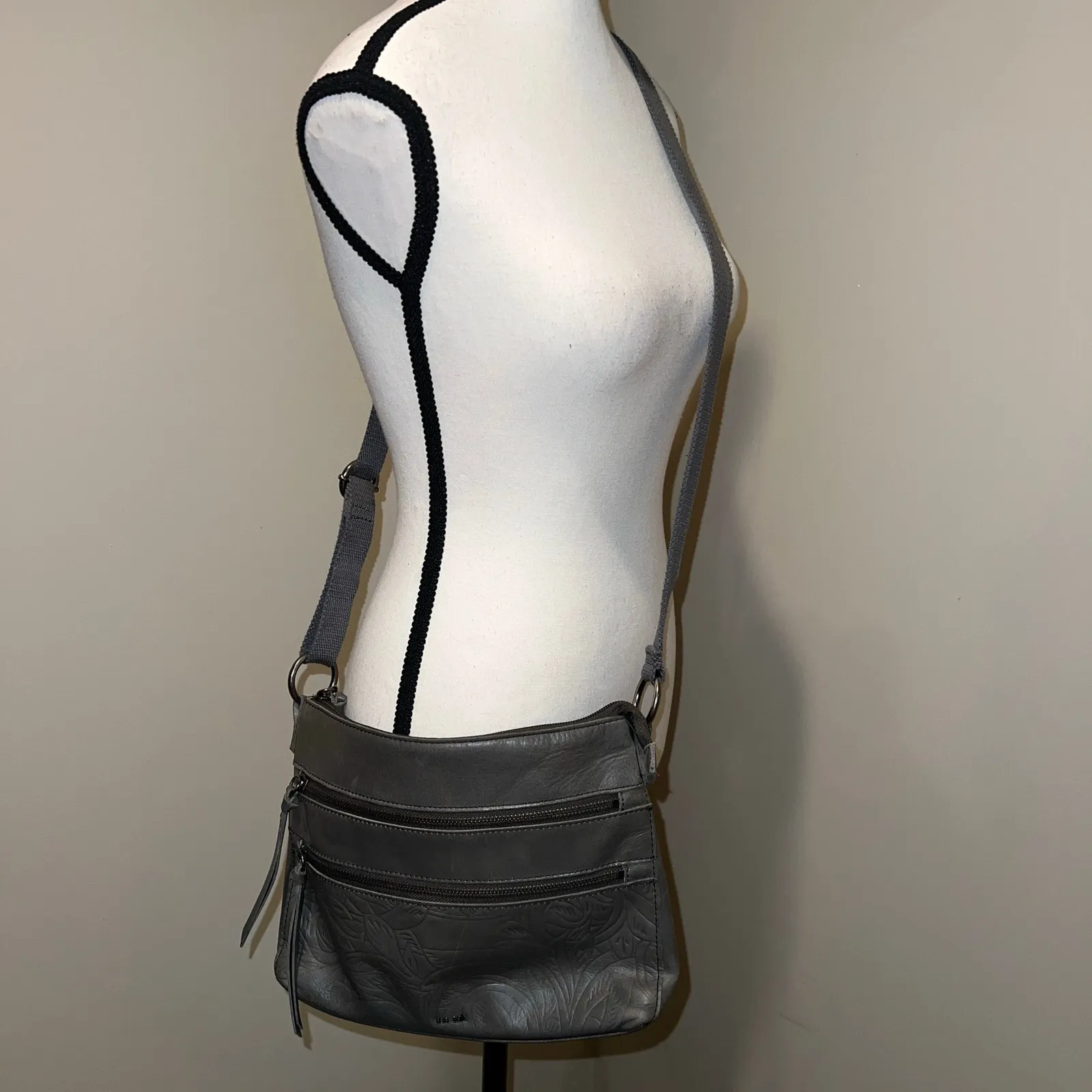 The Sak Reseda Gray Leather Bohemian Crossbody Bag Purse Embossed Floral - Image 3