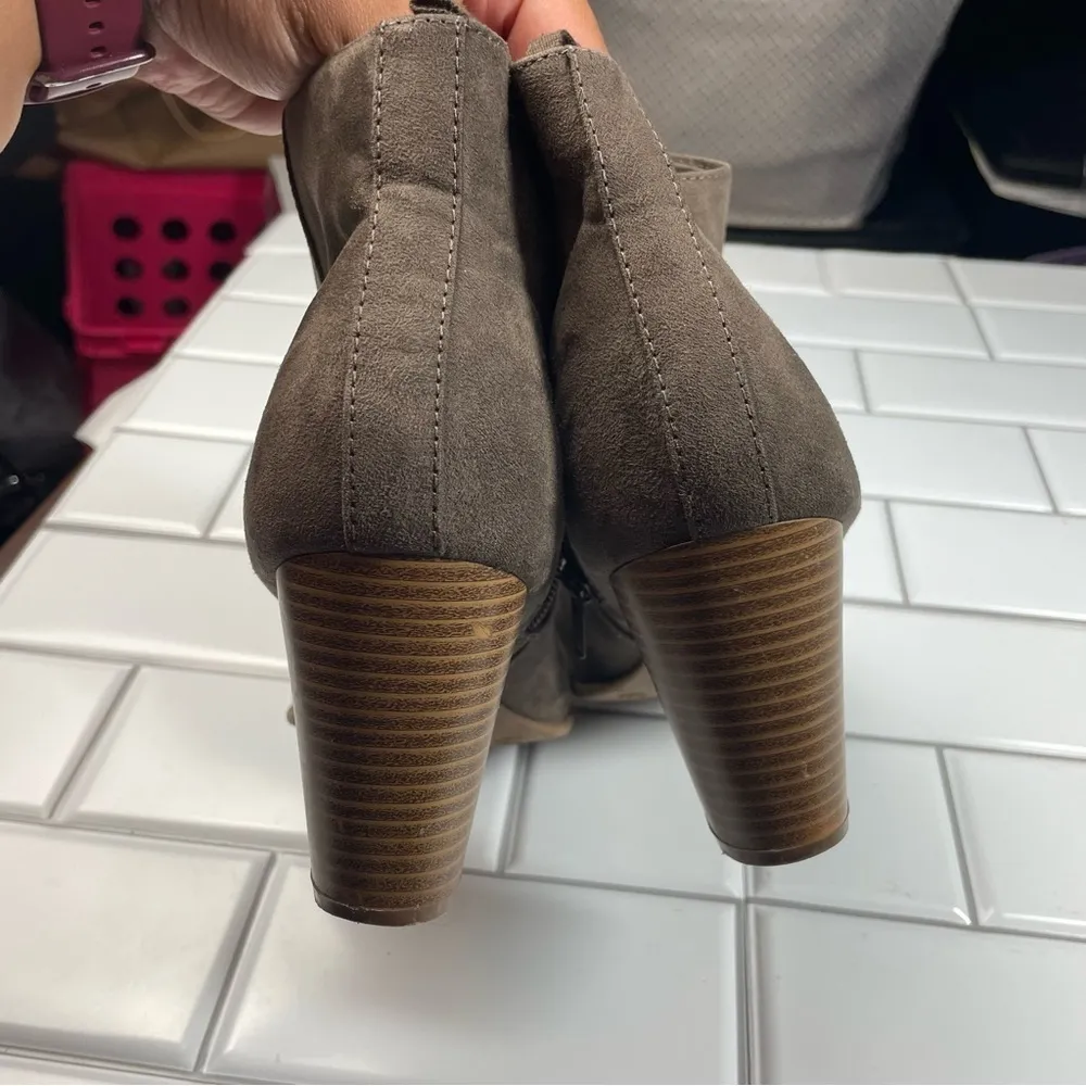 Gap  Chunky Heel Ankle Suede‎ Boot Taupe - Image 7