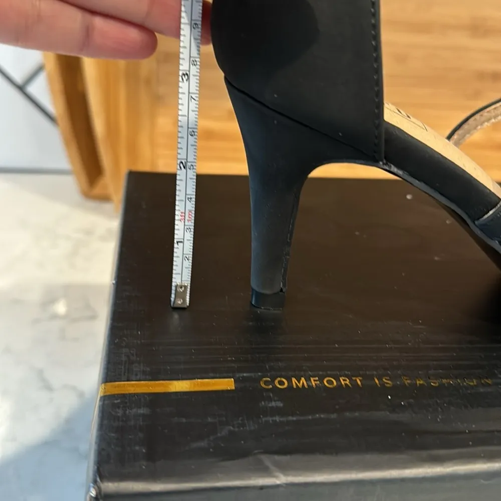 No brand basic black strappy heel formal semi formal faux suede wedding guest Size 7 - Image 6