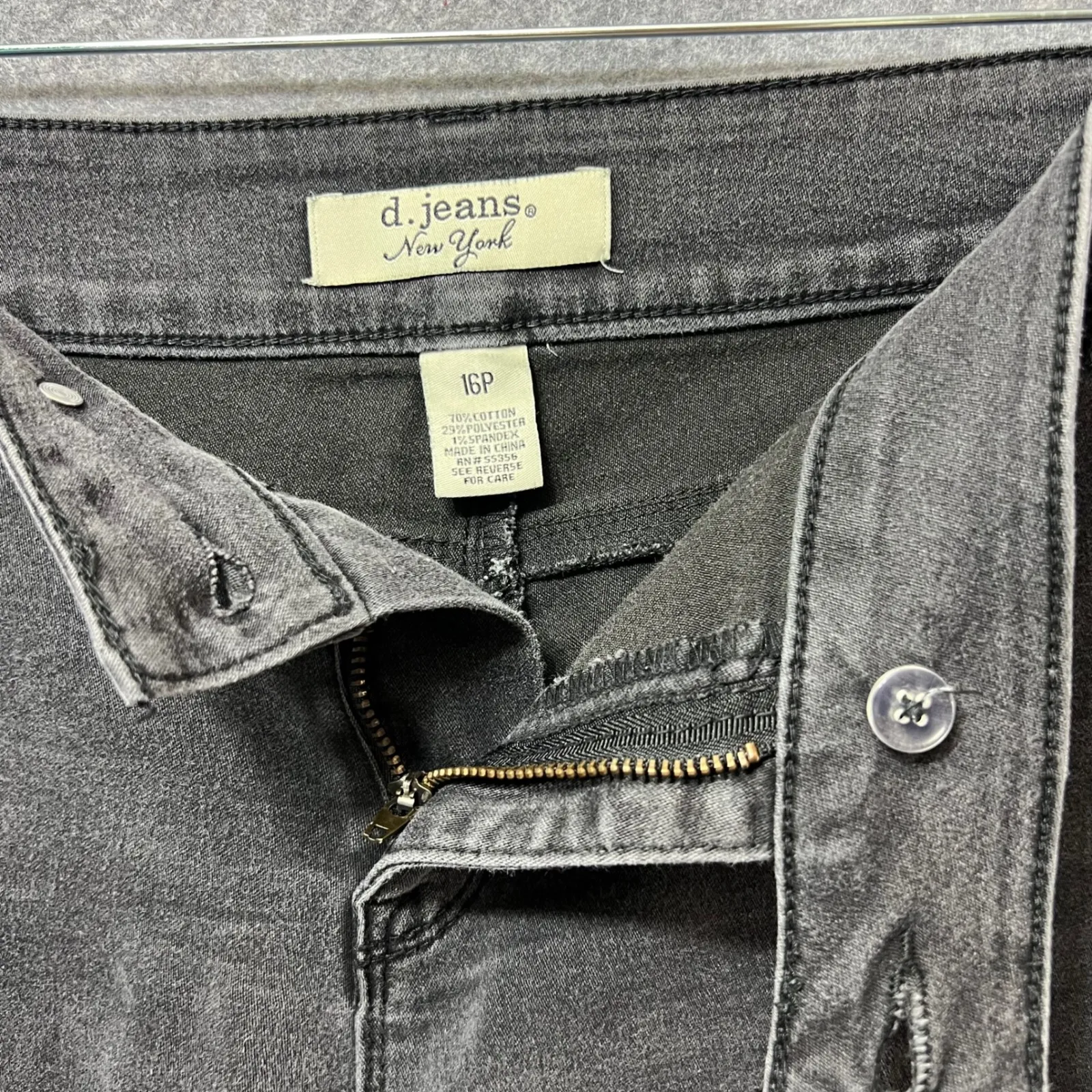 d.‎ jeans New York Gray Denim Shorts Womens 16P Mid Rise Stretch Casual - Image 7