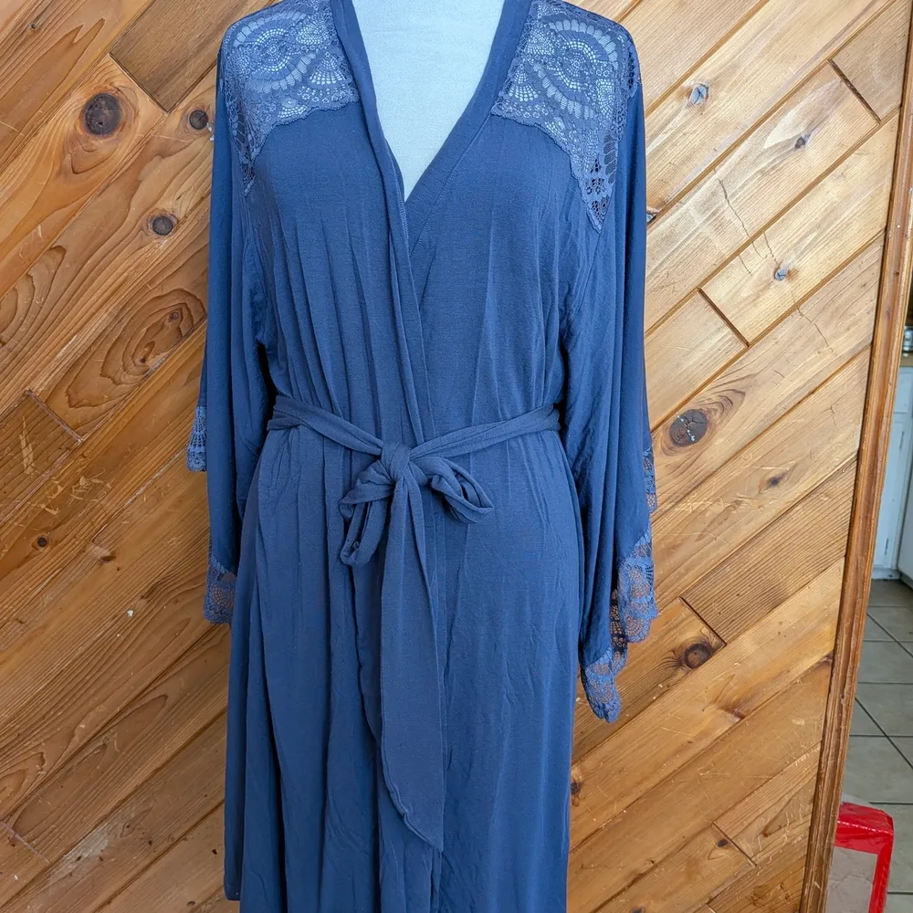 Eberjey Deep Blue Lace Robe Size Medium - Image 2