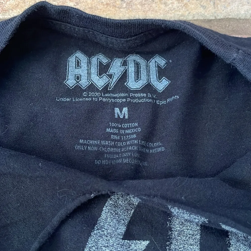 AC/DC cropped concert, T-shirt, size medium - Image 3