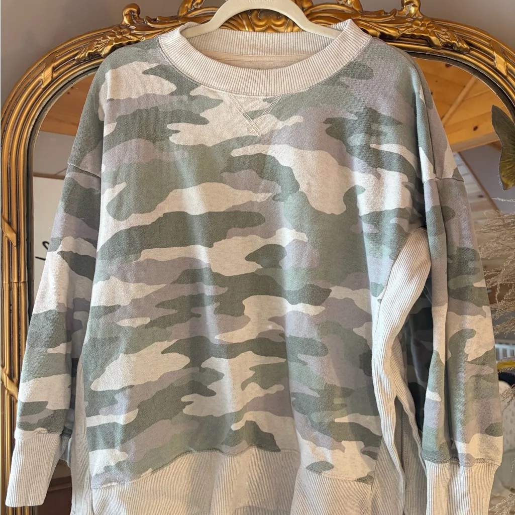 Aerie Camo Pullover size Medium - Image 2