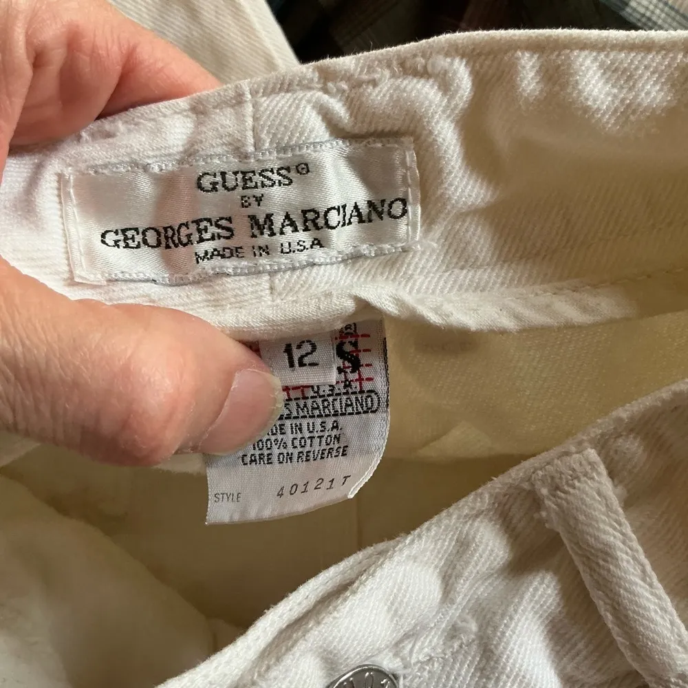 Vintage 80s GUESS High Rise Slim Leg Jeans | White Denim Ankle Zip Size 23 - Image 4