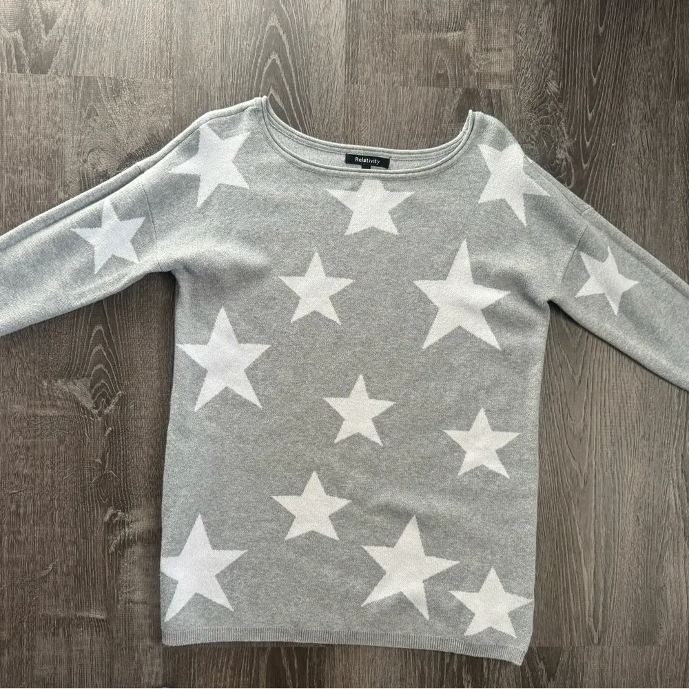 Relativity sweater with stars gray and white.. Size small - Image 4
