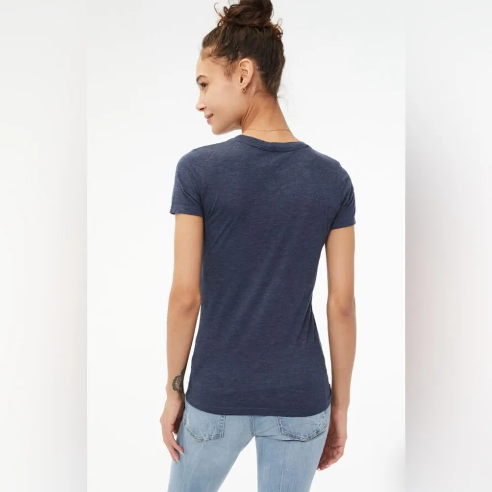 Aeropostale- Blue‎ triangle Bouquet Graphic Tee size medium - Image 3