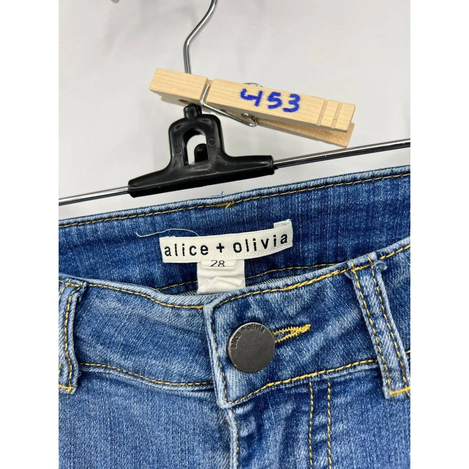 Alice + Olivia Chain Detail Blue Denim Side‎ Tape Jeans Light Wash Size 28 6 - Image 5