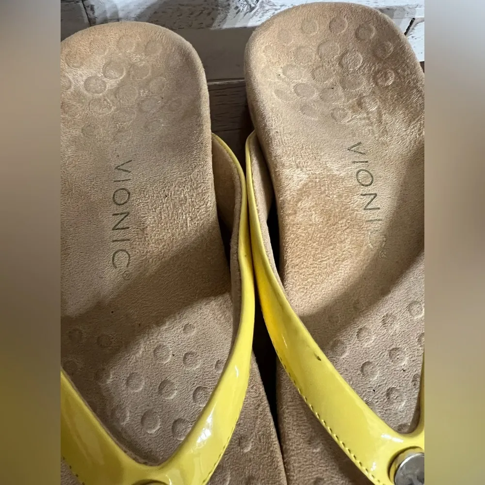 Vionic  Yellow Mona W/ Button Thong Toe Post Casual Sandals.  Size 8 - Image 5