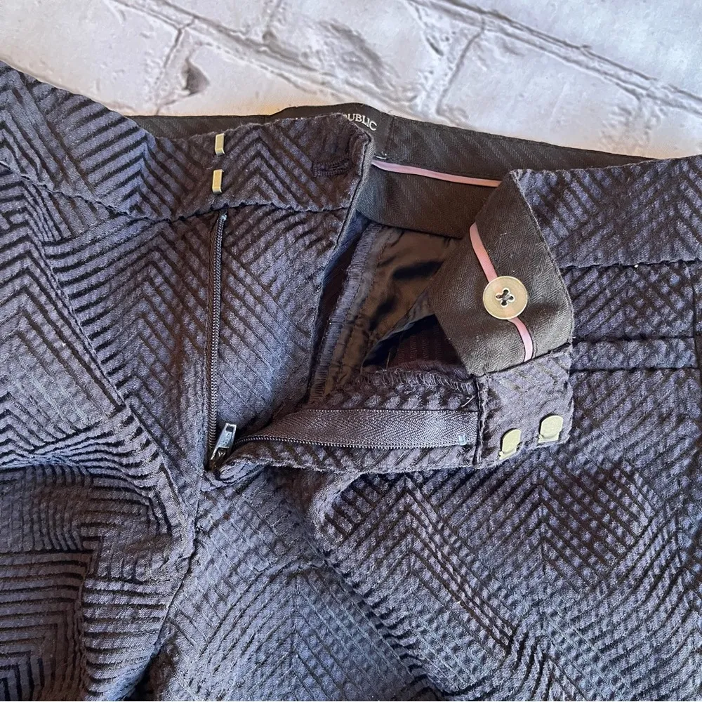 Banana Republic Textured Pants Womens 6 Minimalist Career Cropped Blue
Great - Image 10