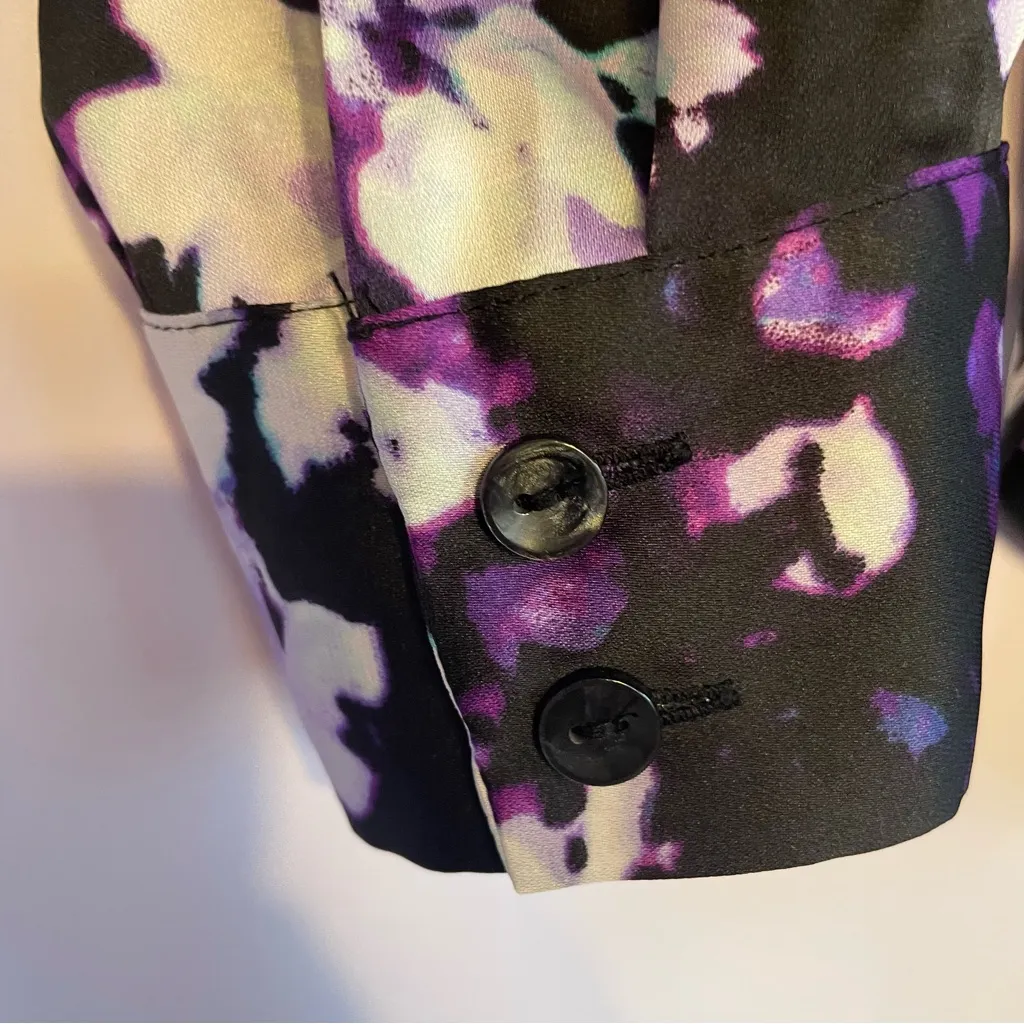 Apt9 Drape Front Floral Blouse Women Lg Short/Long VNeck Snap Front Purple - Image 6