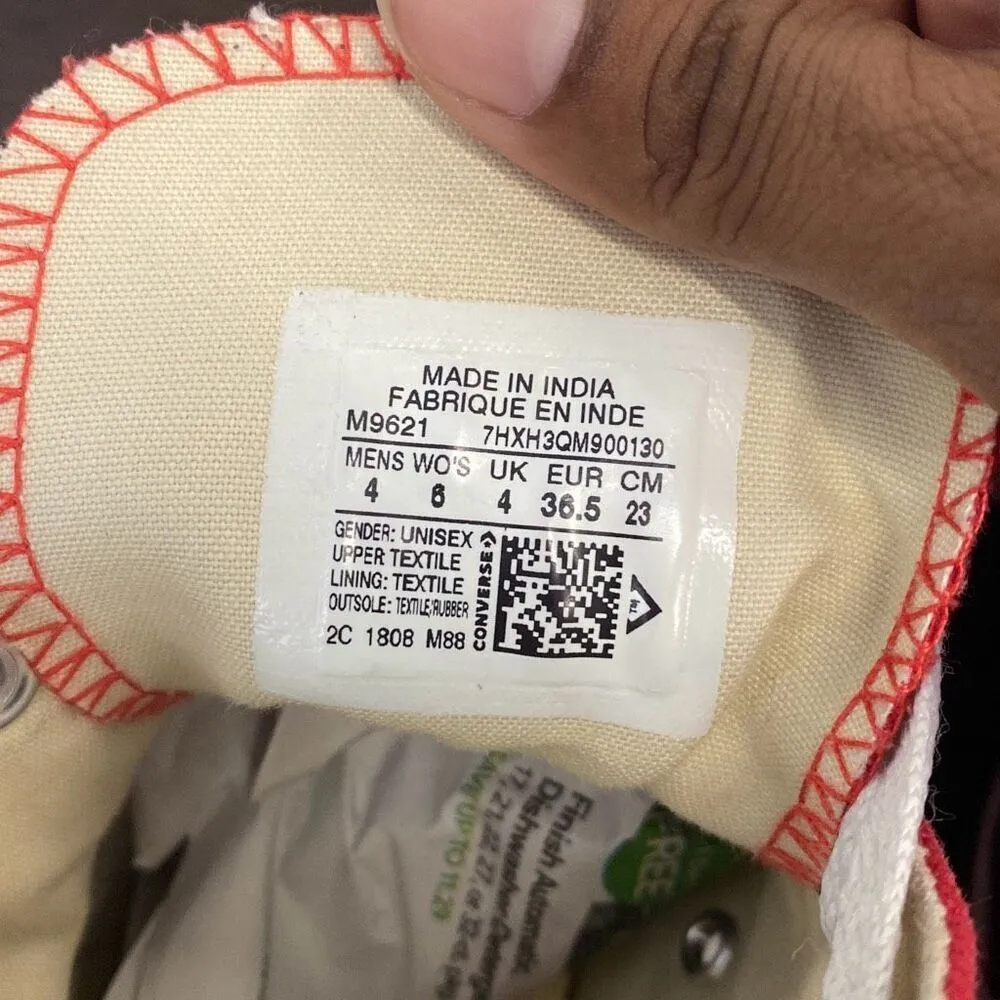 Converse sneakers women’s size 6 - Image 7