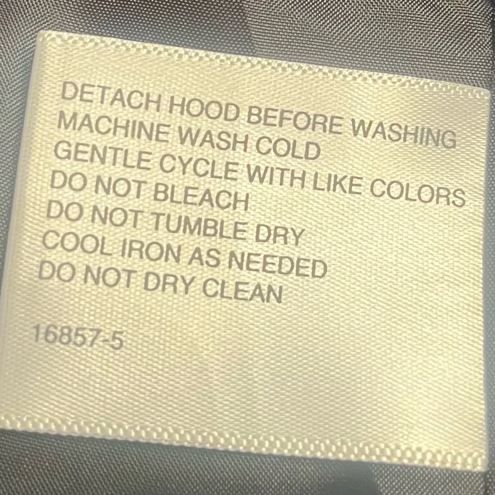 black quilted long sleeve hooded maxi puffer coat, size medium - Image 9