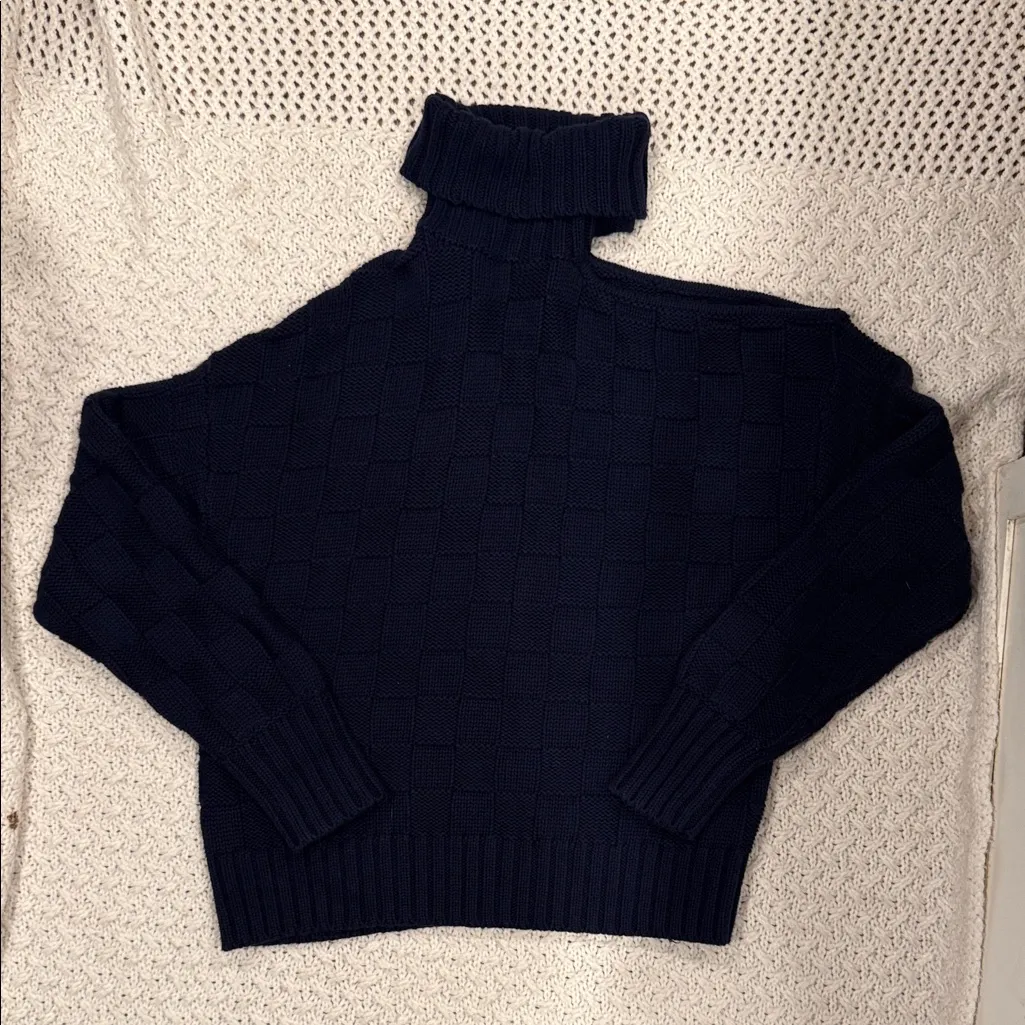 STAUD Rocky Cold Shoulder Blue Basket Weave
Turtleneck Sweater Size Small - Image 5