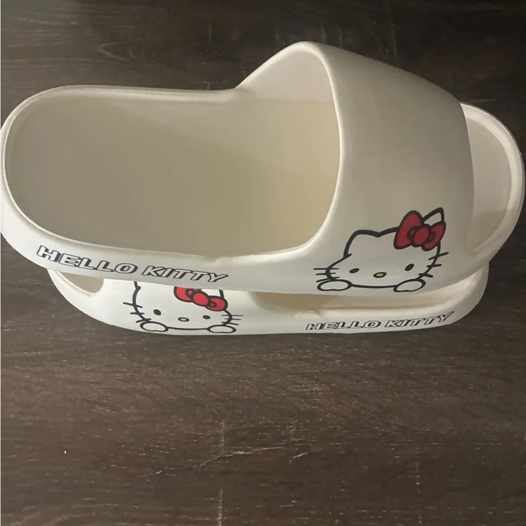 Hello Kitty Slippers - Cream/White Color - Image 2