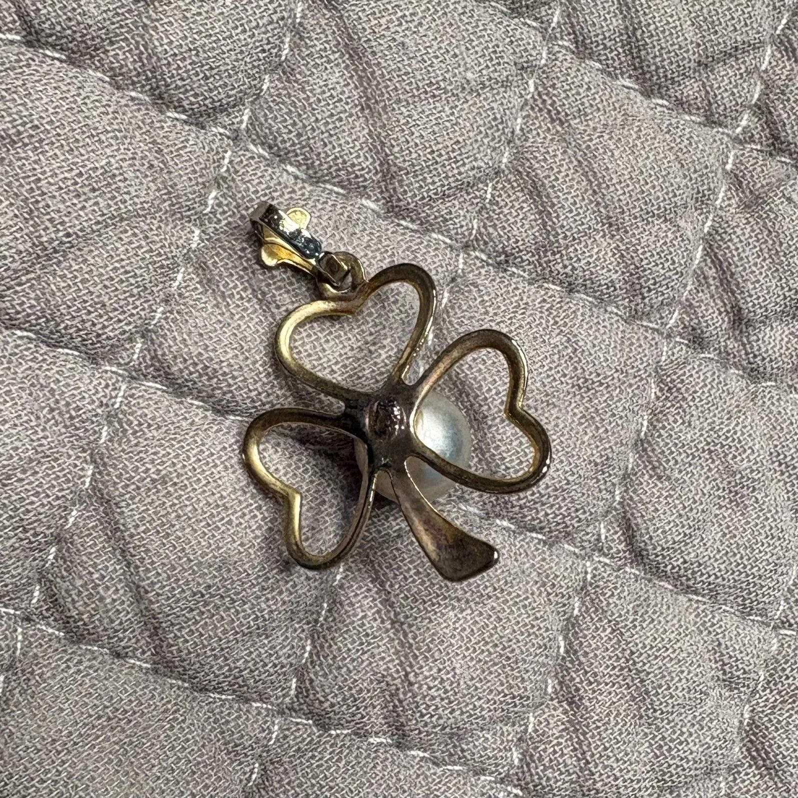 Gold Tone Shamrock Clover Pendant w Pearl Accent – Vintage Charm - Image 4